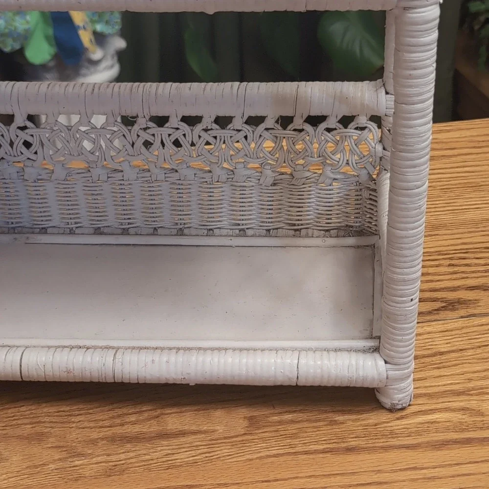 White Wicker 2-Tier Wall Shelf Organizer 17